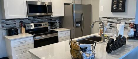 Apartment, Multiple Beds, Pool Access | Private kitchen | Fridge, microwave, oven, stovetop