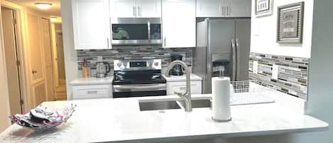 Apartment, Multiple Beds, Pool Access | Private kitchen | Fridge, microwave, oven, stovetop