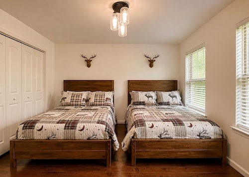 The Fawn Château w/ Game Room & sauna 