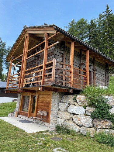 Chez FOLLO Formidable Mayen in old wood