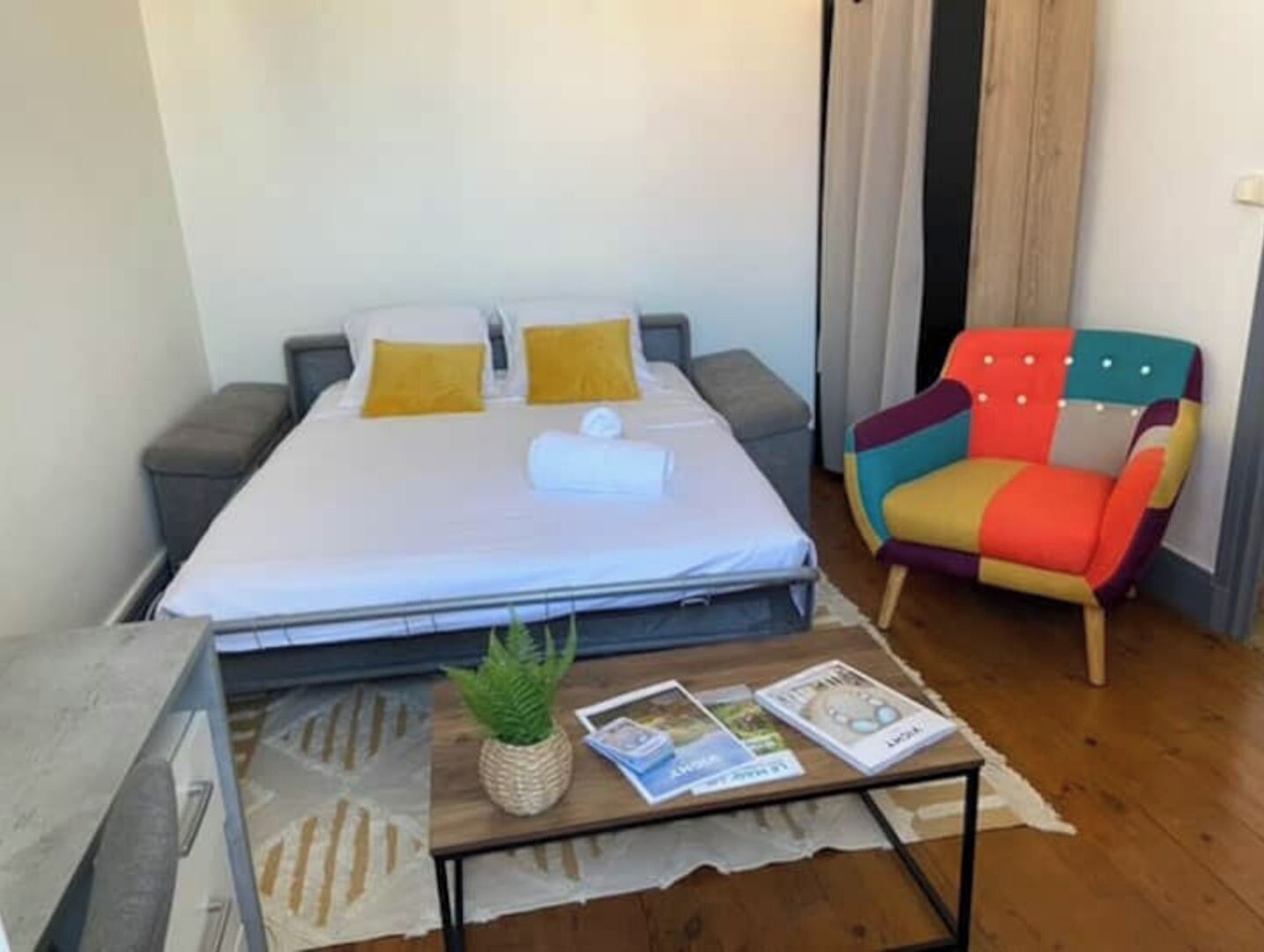 1 chambre, fer et planche à repasser, Wi-Fi gratuit, draps fournis