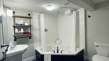 Cape Race Junior Suite | Bathroom