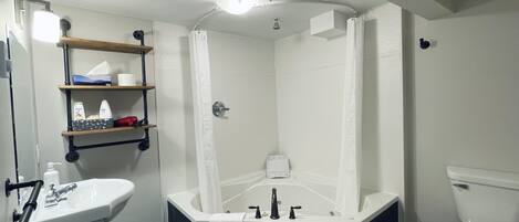 Cape Race Junior Suite | Bathroom