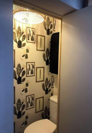 Bruser, håndklæder, Sæbe, Toiletpapir