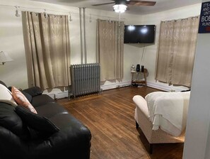5 bedrooms, desk, iron/ironing board, free WiFi