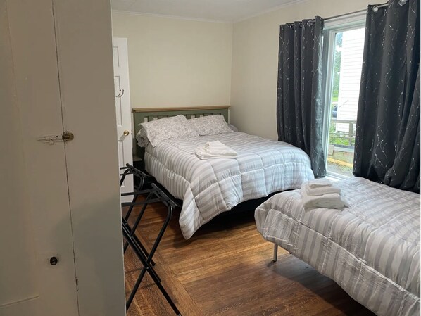 5 bedrooms, desk, iron/ironing board, free WiFi