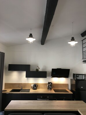 Micro-ondes, four, plaque de cuisson, lave-vaisselle