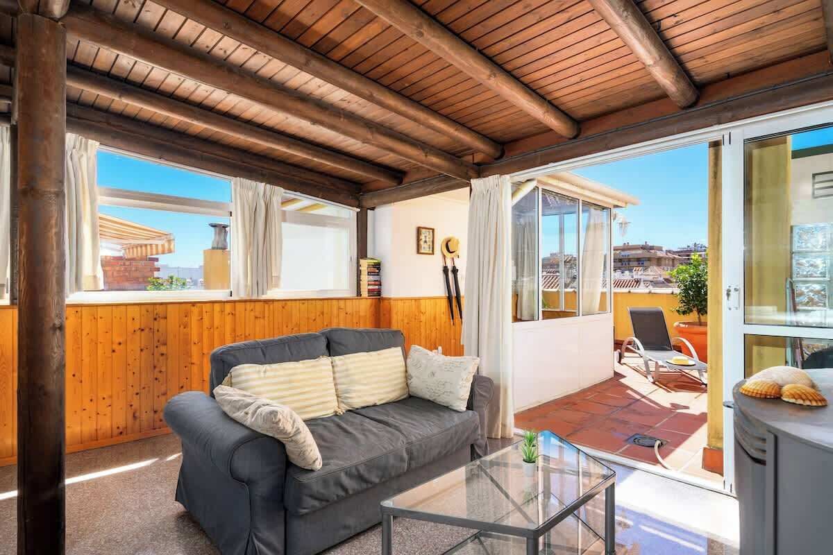 Smart TV, fireplace, offices