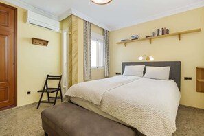 2 soverom, strykejern/-brett, reiseseng for barn og wi-fi (inkludert)