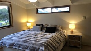 4 bedrooms, free WiFi - Sunpatch at Tomakin Beach (TOMAKIN)