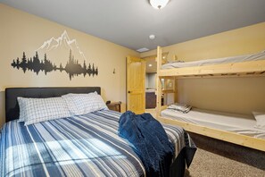5 bedrooms, free WiFi, bed sheets
