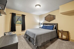 5 bedrooms, free WiFi, bed sheets