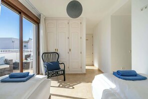 3 bedrooms, iron/ironing board, travel cot, free WiFi