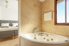 Bathtub, hair dryer, bidet, towels