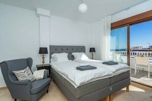 3 slaapkamers, een strijkplank/strijkijzer, reisbedje, gratis wifi