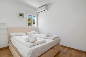 3 bedrooms, iron/ironing board, free WiFi, bed sheets