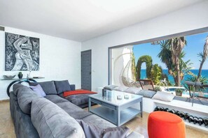 Smart-TV, peis og kontorer