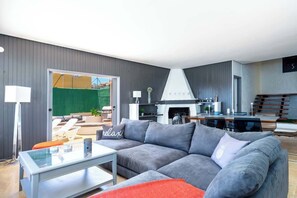 Smart TV, offices - Stunning Beachclose Villa by Costarentals - Ref 03 (Fuengirola)