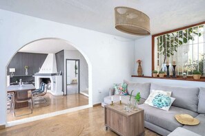 TV connectée, cheminée, espaces bureaux