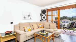 Smart TV, Netflix, streaming services, offices - Lovely Apt with Pool by Costarentals - Ref 07 (Málaga)