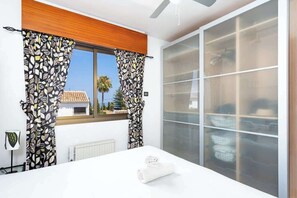 2 soverom, strykejern/-brett, reiseseng for barn og wi-fi (inkludert)