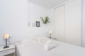 2 室のベッドルーム、アイロン / アイロン台、旅行用ベビーベッド、WiFi (無料)