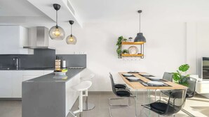 Kaffetrakter/tekoker, kjøleskap, mikrobølgeovn og ovn