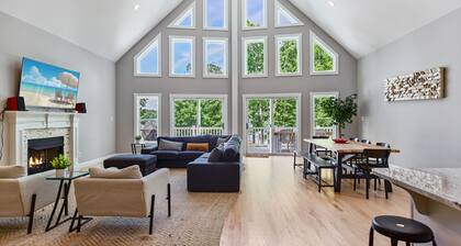Deep Water, Heated Pool, Firepits, Deep Water, Kayaks, Pool Table, Sundeck