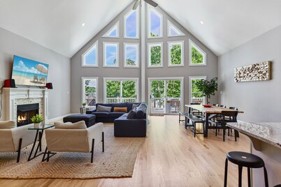 Deep Water, Heated Pool, Firepits, Deep Water, Kayaks, Pool Table, Sundeck