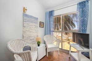 Smart TV, fireplace, offices