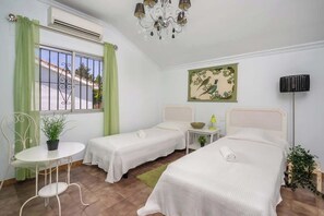 4 makuuhuonetta, silitysrauta/-lauta, vauvan matkasänky, ilmainen Wi-Fi