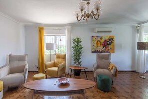 Smart TV, fireplace, offices