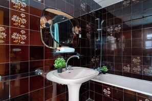 Bathtub, hair dryer, towels - Stunning Villa with Pool by Costarentals - Ref 30 (Fuengirola)