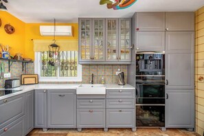 Fridge, oven, coffee/tea maker, cookware/dishes/utensils