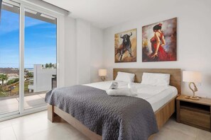 3 chambres, fer et planche à repasser, lit de bébé portatif