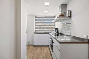 Kjøleskap, mikrobølgeovn, ovn og oppvaskmaskin