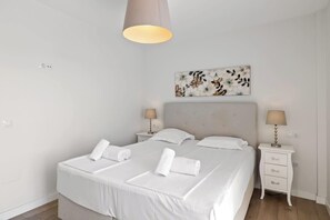 3 bedrooms, iron/ironing board, travel cot, free WiFi - Central and Modern Apt by Costarentals - Ref 34 (Fuengirola)