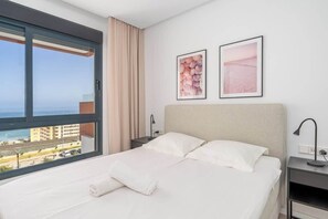 3 habitaciones, tabla de planchar con plancha y cuna de viaje 