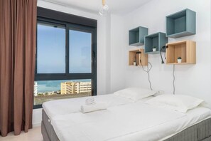 3 chambres, fer et planche à repasser, lit de bébé portatif