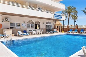 Pool - Stella Maris Beachfront Apartment with Stunning Mediterranean Views (Fuengirola)