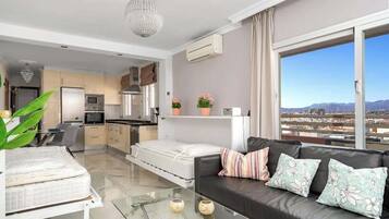 1 slaapkamer, een strijkplank/strijkijzer, reisbedje, gratis wifi