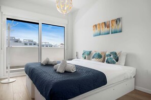 3 bedrooms, iron/ironing board, free WiFi, bed sheets - Stunning flat with pool&padel by Costarentals - M4 (Estepona)