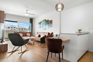 Smart TV, offices - Stunning flat with pool&padel by Costarentals - M4 (Estepona)