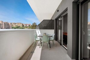 Outdoor dining - Stunning flat with pool&padel by Costarentals - M4 (Estepona)