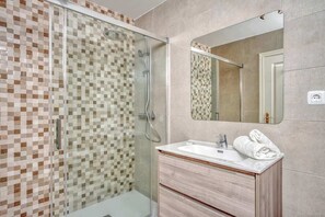 Bathtub, hair dryer, towels