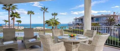 屋外ダイニングエリア