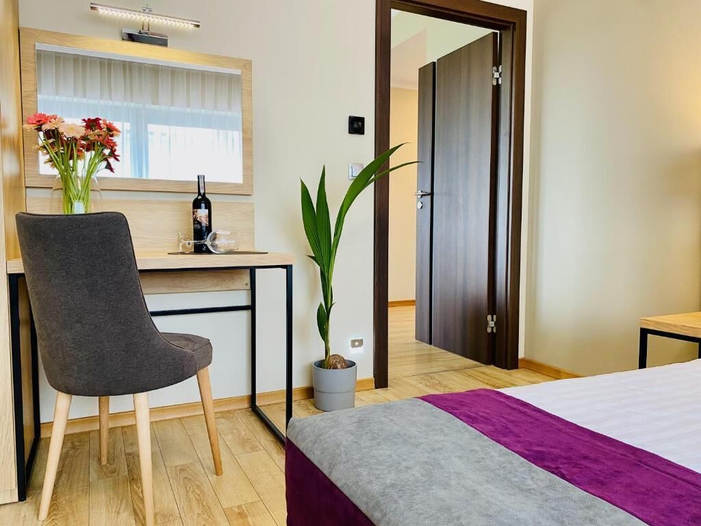 Basic Twin Room | Desk, laptop workspace, blackout drapes, soundproofing