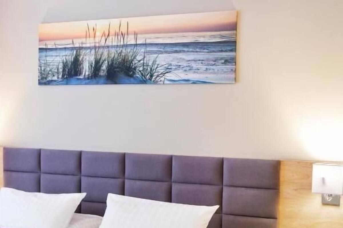 Bureau, espace de travail pour ordinateur portable, rideaux occultants