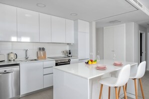 Fridge, microwave, oven, stovetop - Luxurious apt Benalmadena by Costarentals - Ref 35 (Benalmádena)