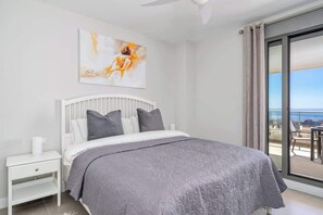 2 habitaciones, tabla de planchar con plancha y cuna de viaje 